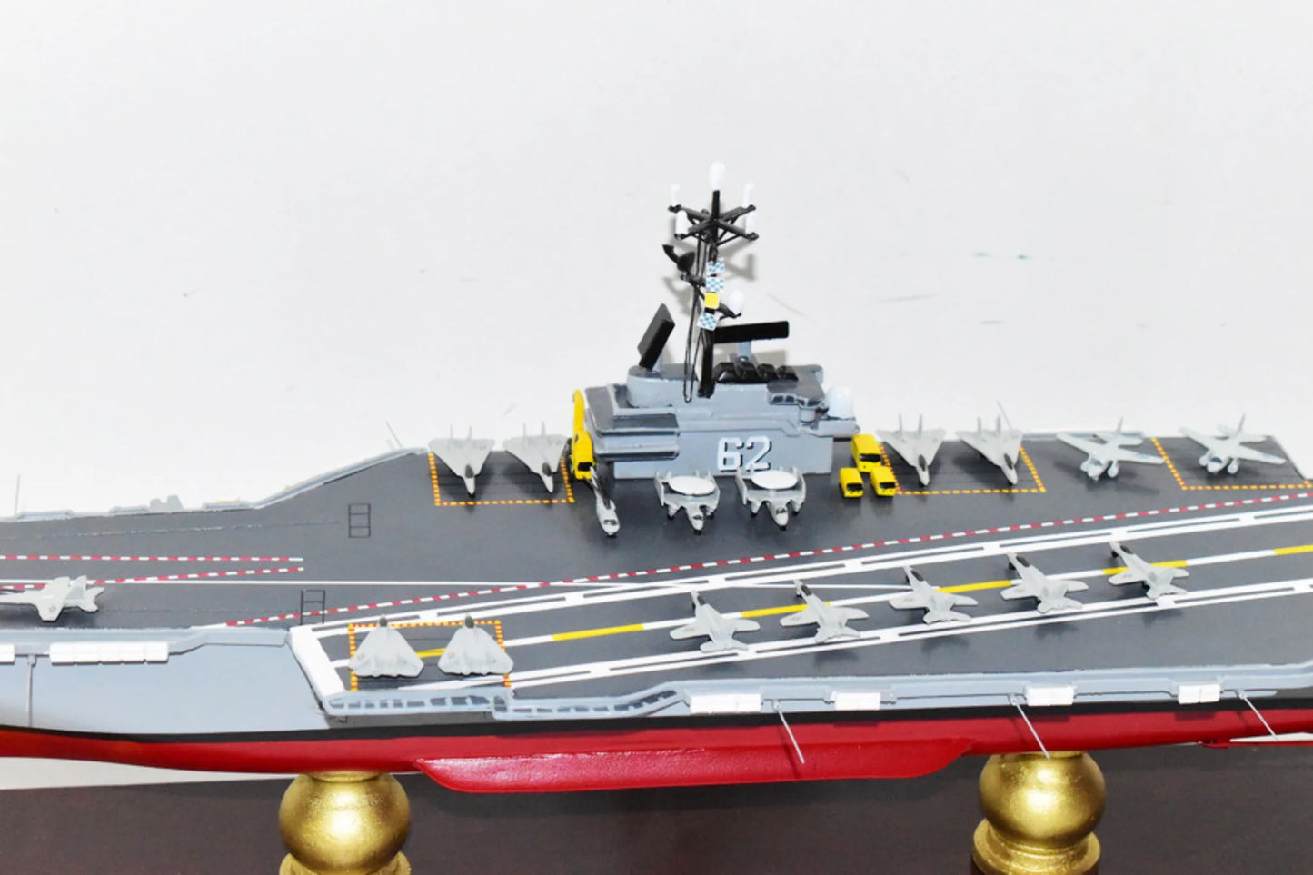 USizeSize Independence CV-62 Aircraft Carrier Model,Navy,Sizecale Model,Mahogany,Forrestal Class