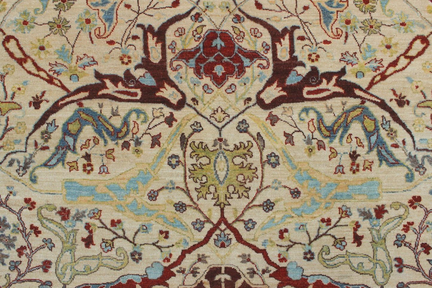 Aria Quinton Ivory/Red Rug, 7'10" x 9'11"